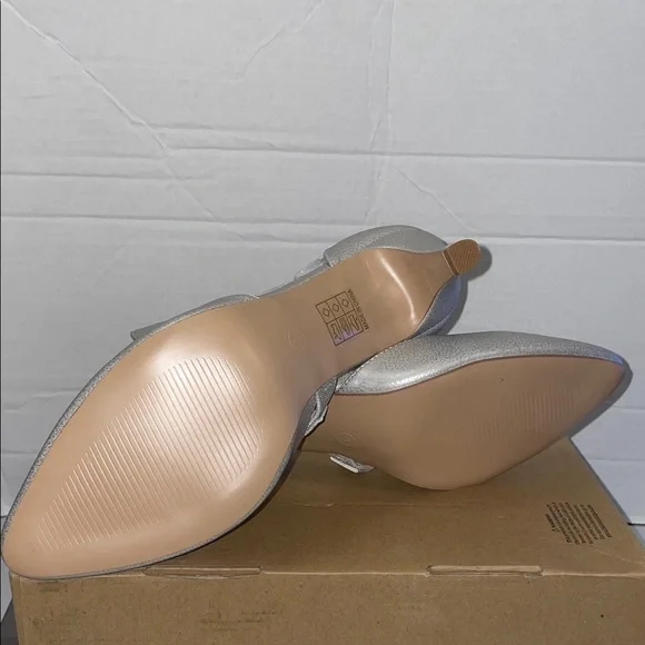 Journee Collection Silver Bow Heels - Picture 3 of 6